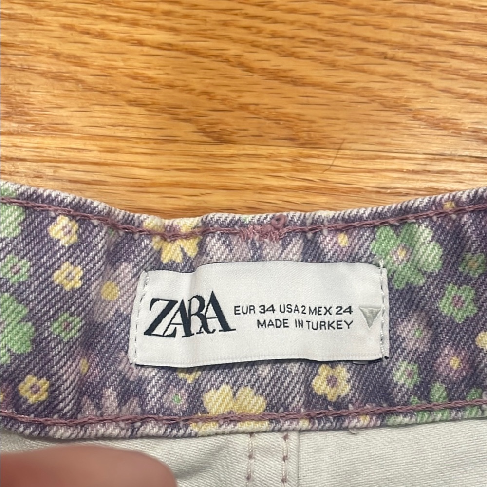 Zara Floral High-Waisted Denim Shorts - Picture 2 of 4